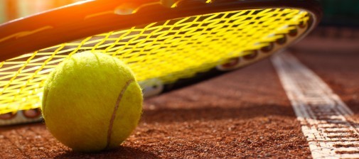Neues aus der Tenniswelt: die neuesten Kinderschläger, Tennisschuhe und -taschen